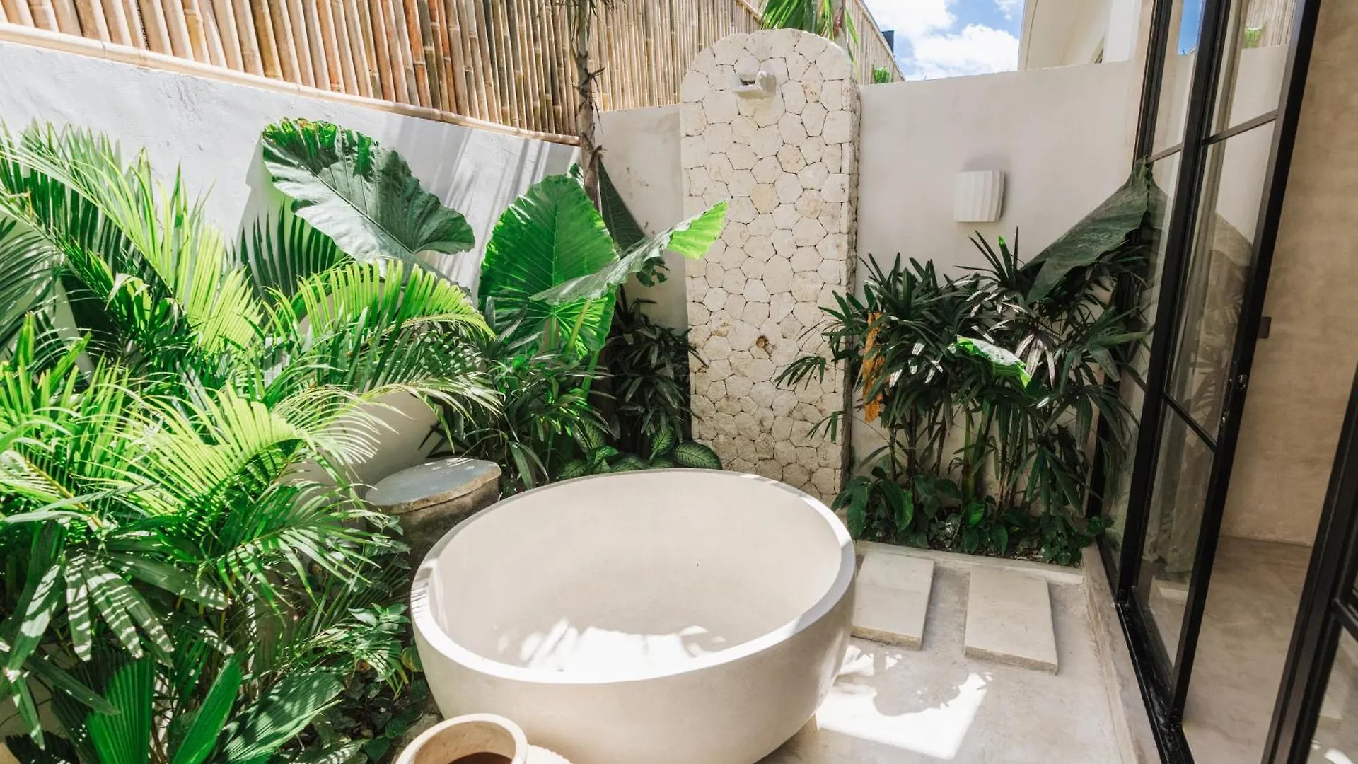 Alma Bingin Boutique Hotel Улувату